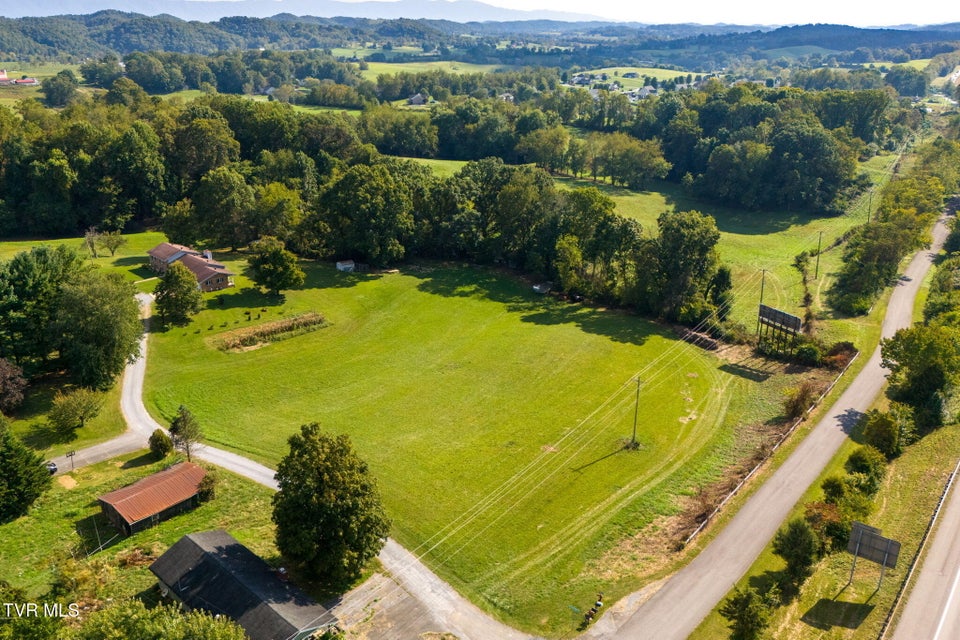 Photo #11: 19418 Brandywine Road