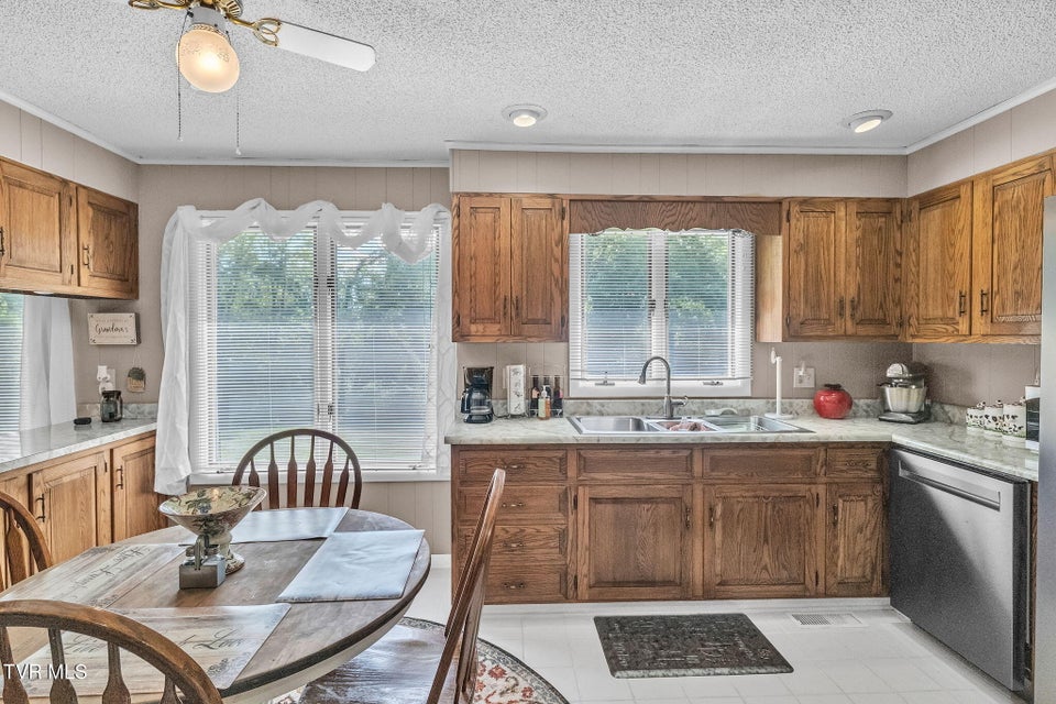 Photo #32: 19418 Brandywine Road