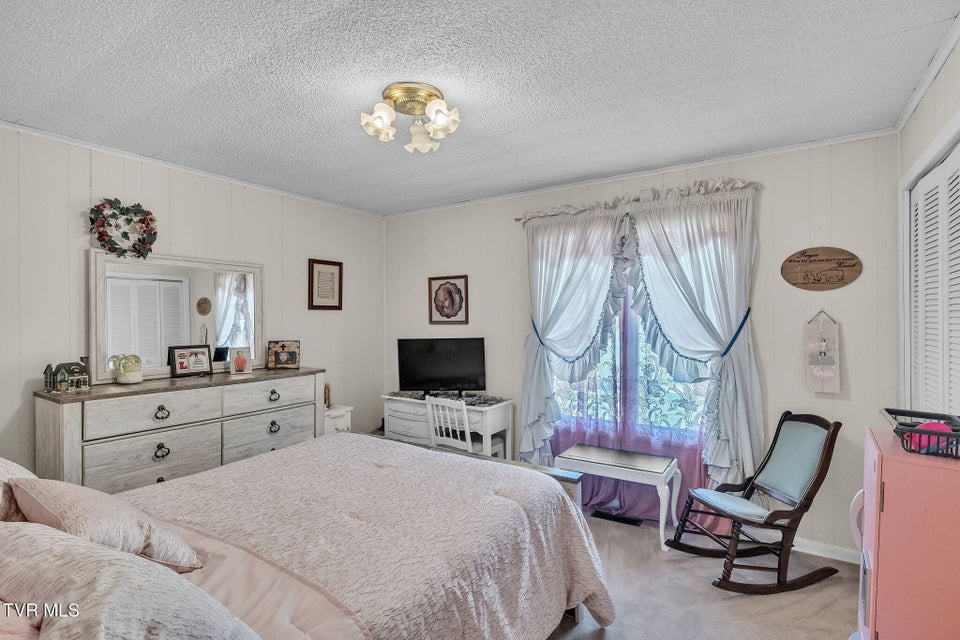 Photo #43: 19418 Brandywine Road