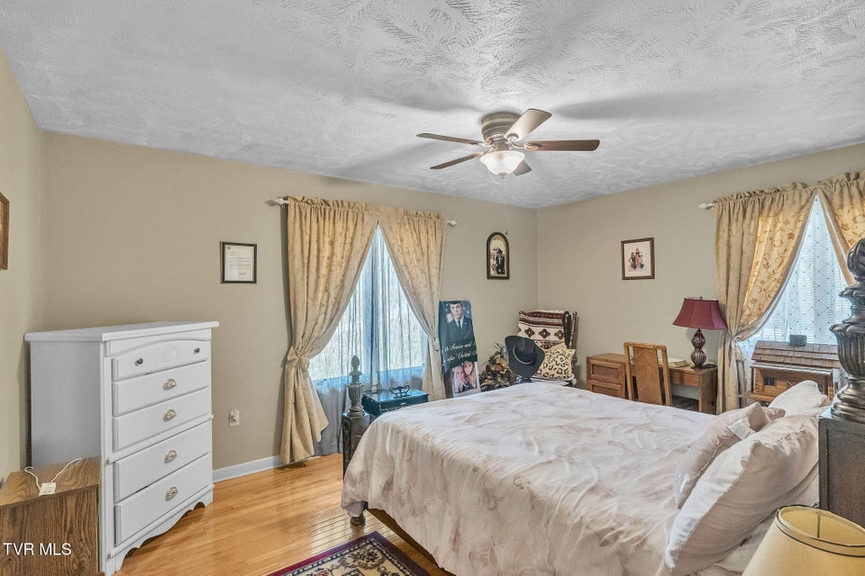 Photo #41: 19418 Brandywine Road