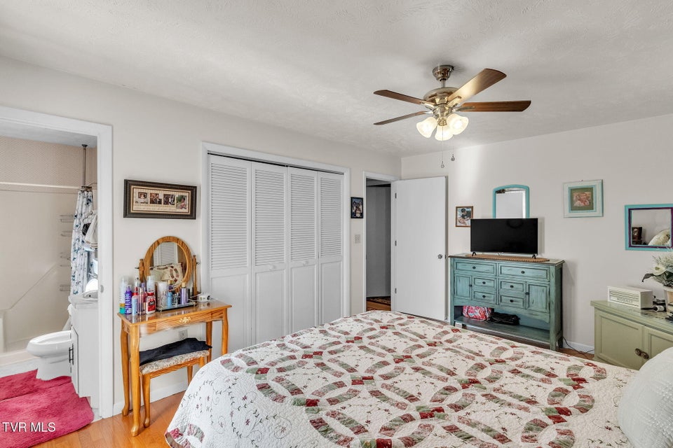 Photo #37: 19418 Brandywine Road