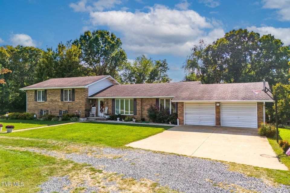 Photo #2: 19418 Brandywine Road