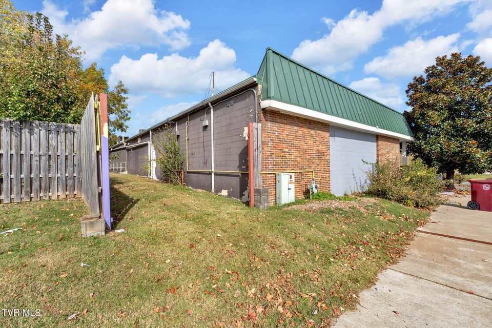 Photo #7: 401 Elm Street