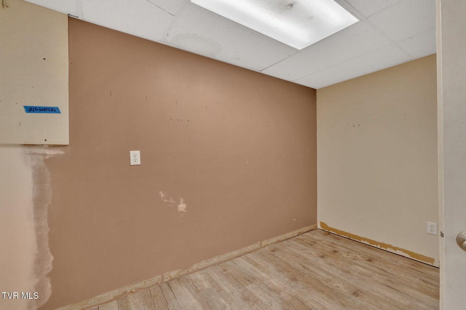 Photo #33: 401 Elm Street