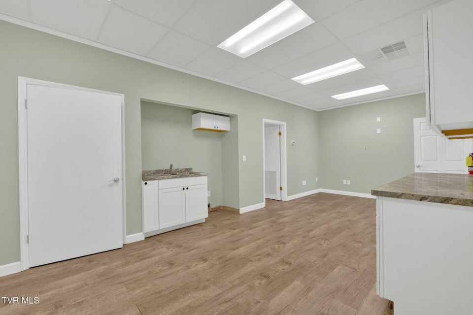 Photo #27: 401 Elm Street