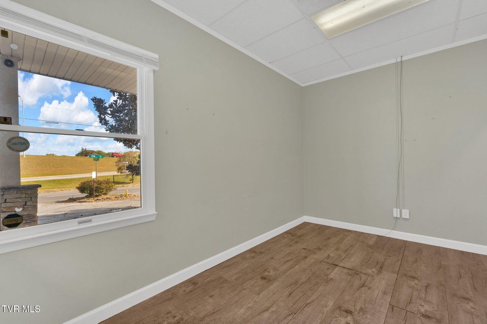 Photo #31: 401 Elm Street