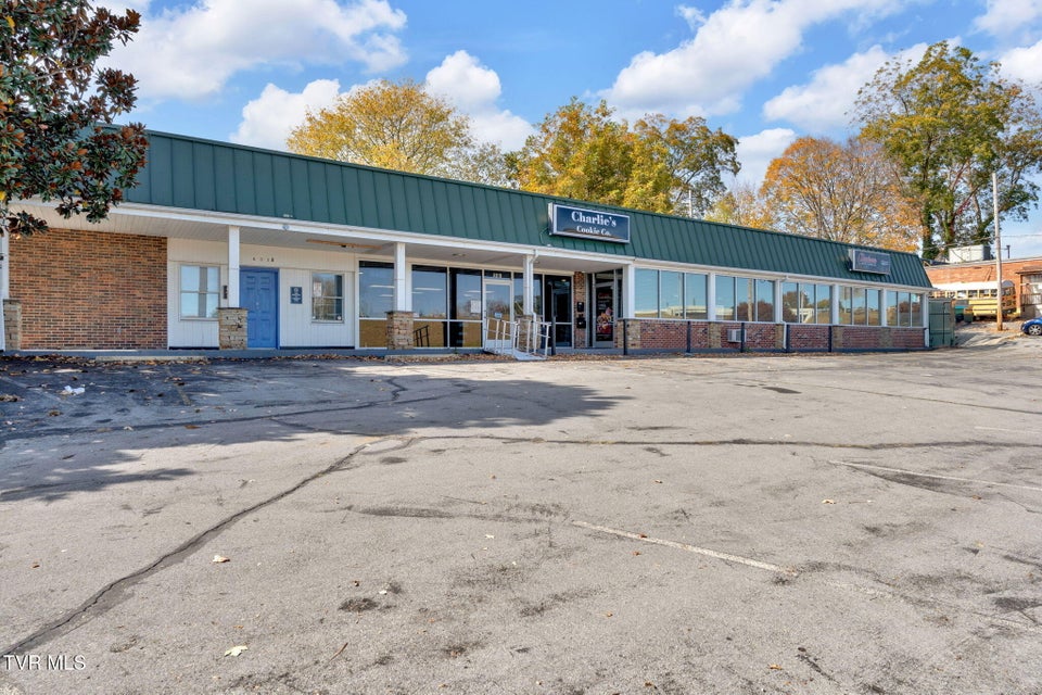 Photo #4: 401 Elm Street