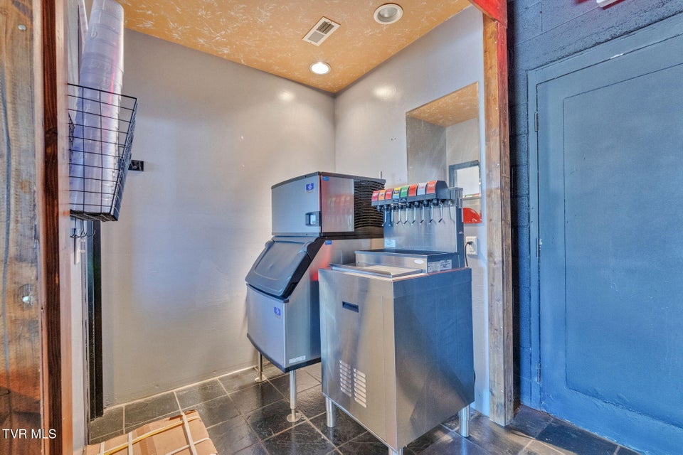 Photo #16: 401 Elm Street