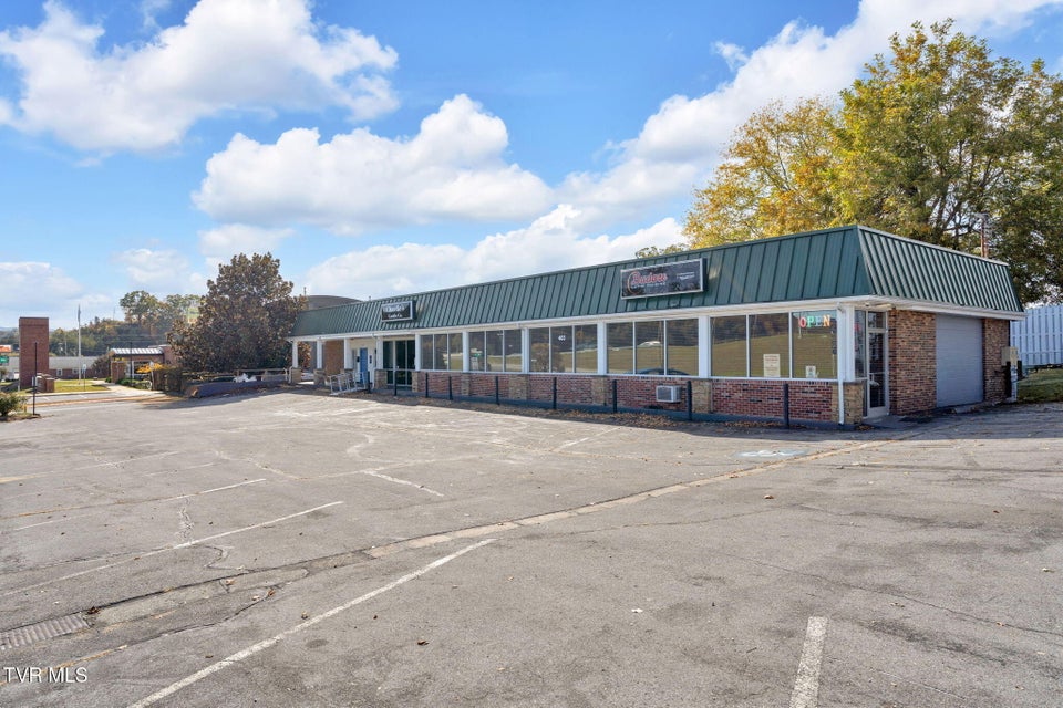 Photo #3: 401 Elm Street