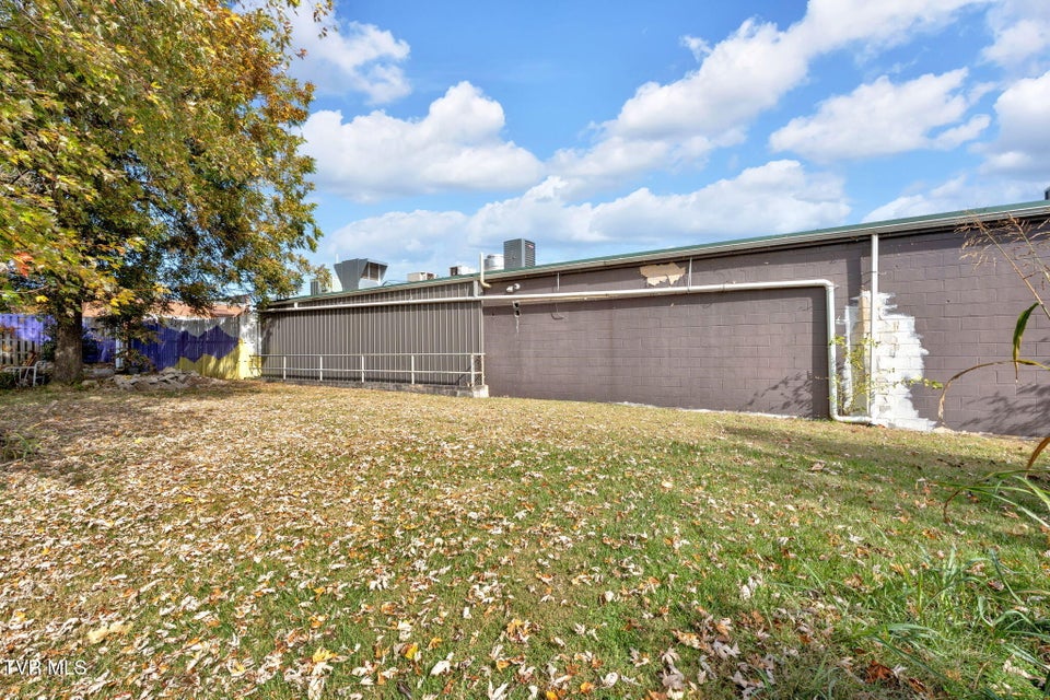 Photo #9: 401 Elm Street