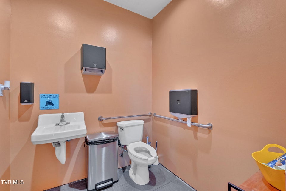 Photo #15: 401 Elm Street