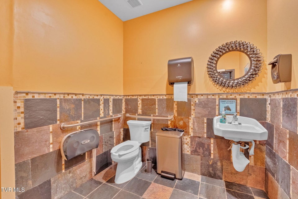 Photo #14: 401 Elm Street