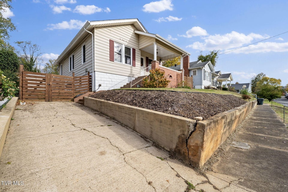 Photo #3: 1023 Arlington Avenue