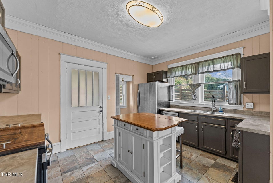 Photo #25: 1023 Arlington Avenue