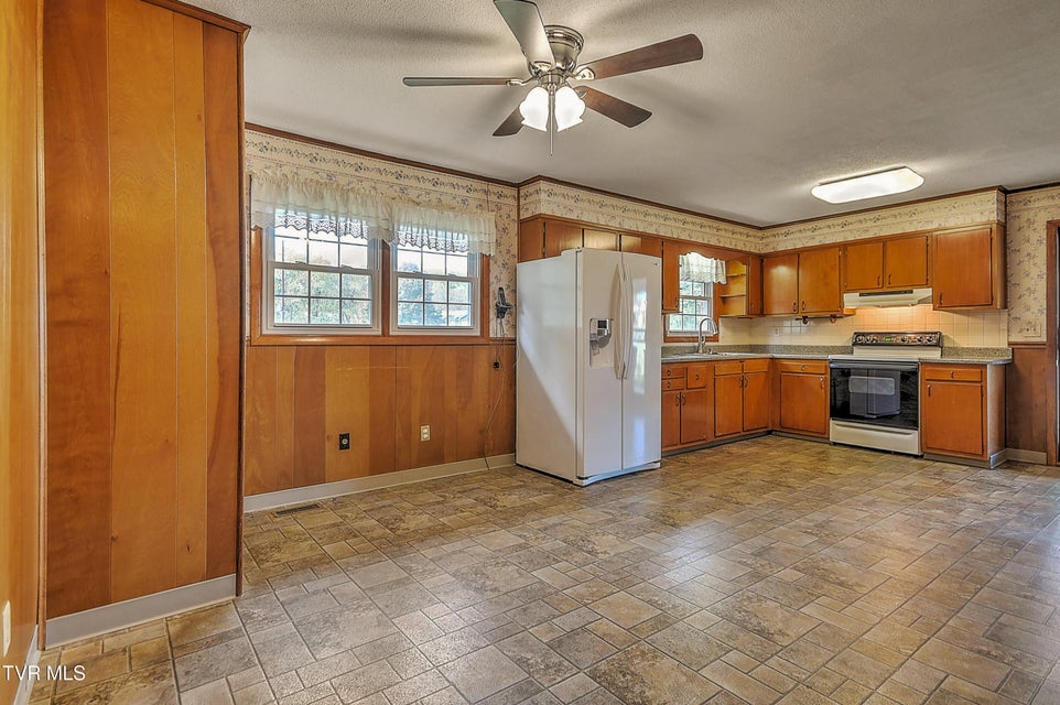 Photo #5: 2402 Circleview Drive