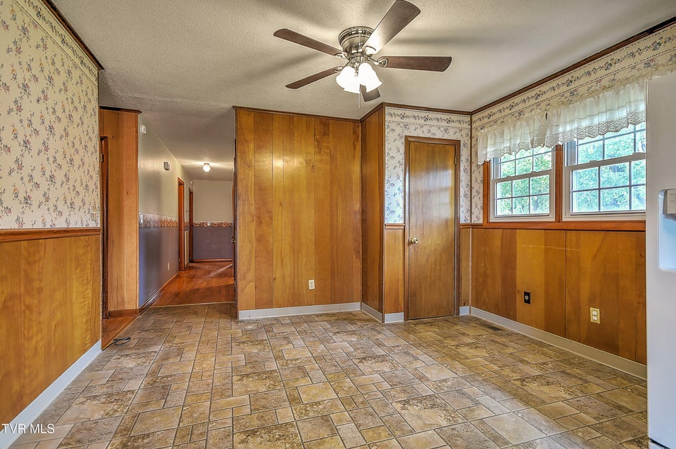 Photo #6: 2402 Circleview Drive