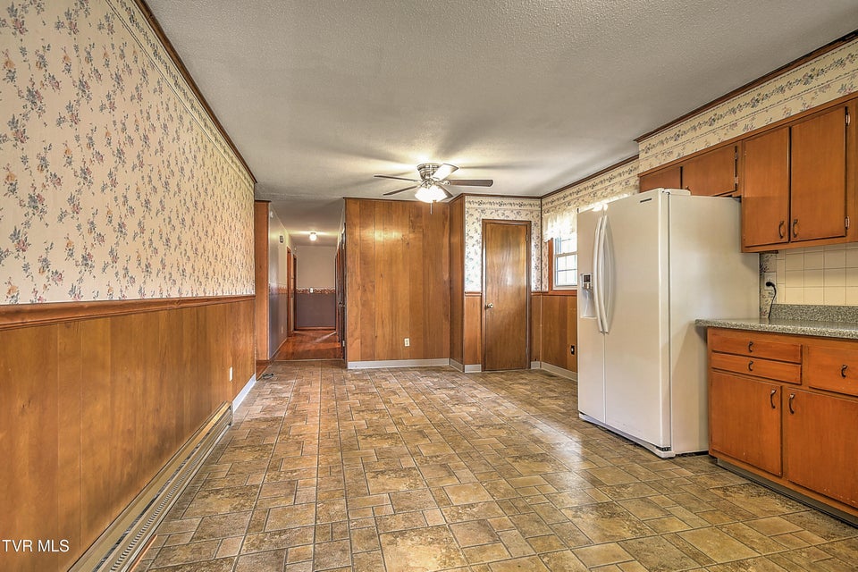 Photo #8: 2402 Circleview Drive