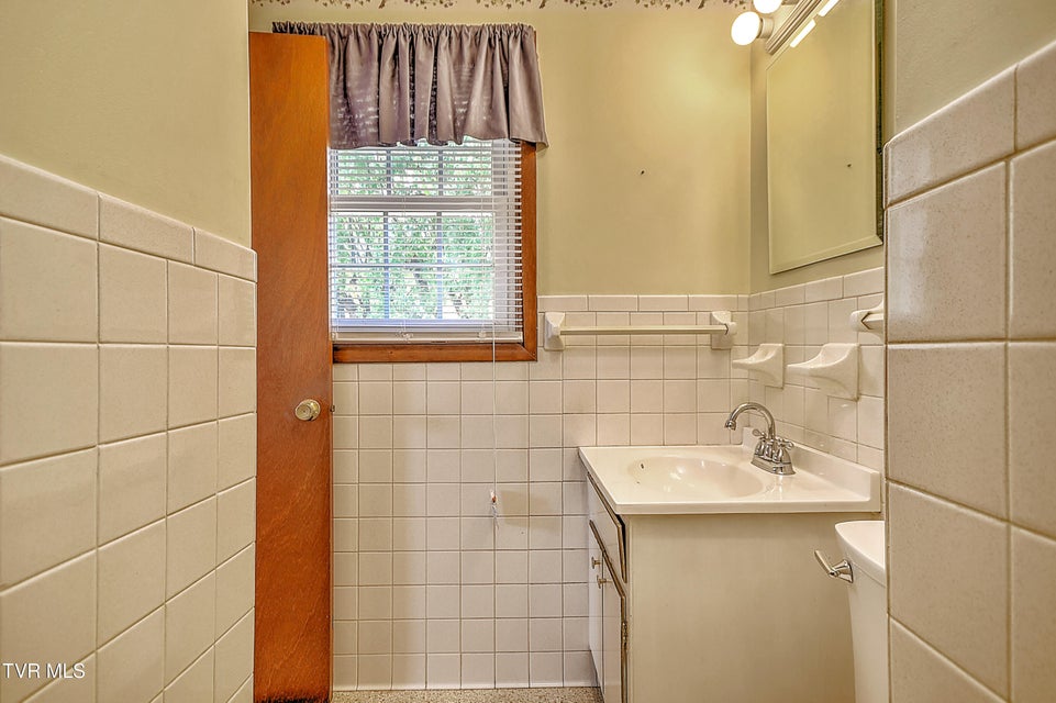 Photo #21: 2402 Circleview Drive