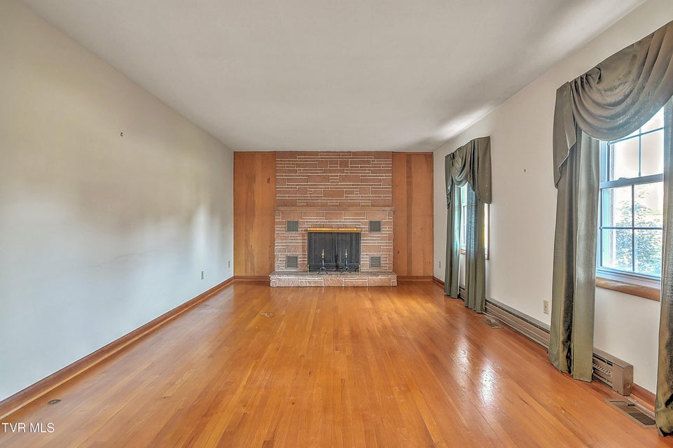 Photo #3: 2402 Circleview Drive