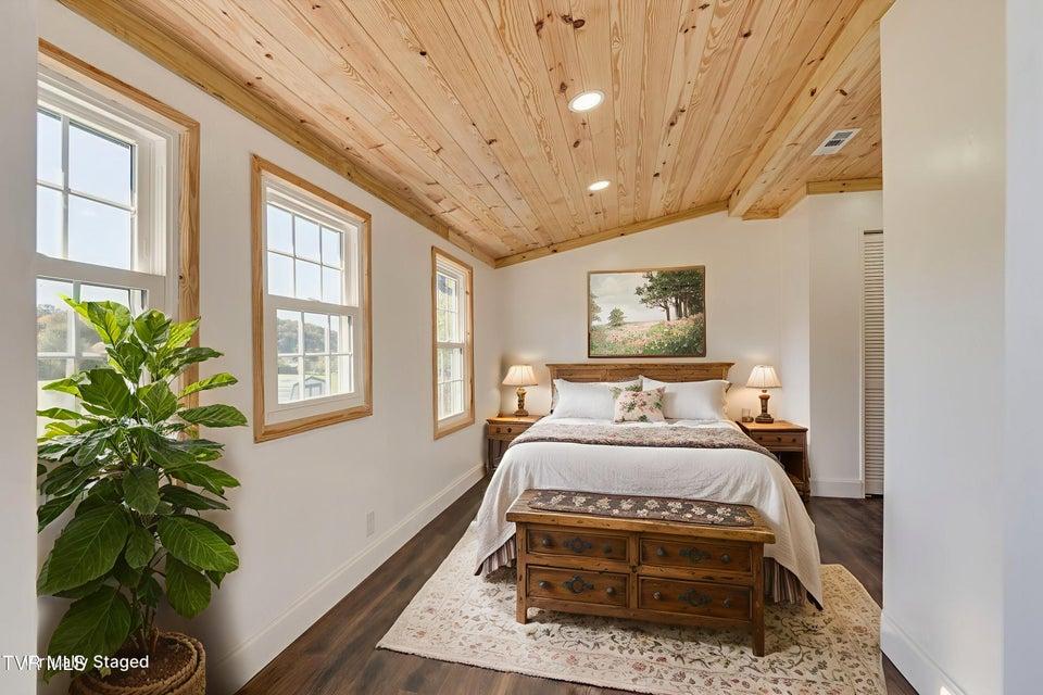 Photo #15: 292 Main Street