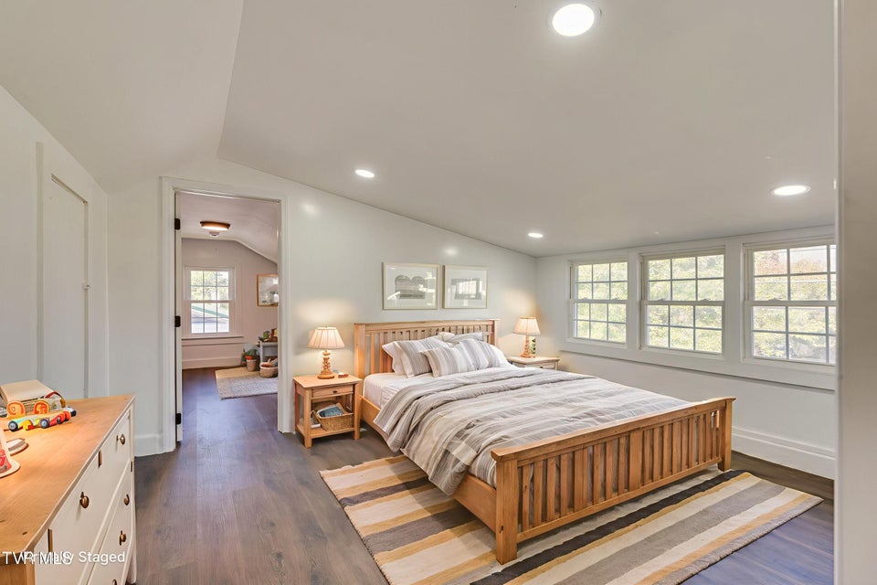 Photo #25: 292 Main Street