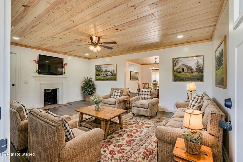 Photo #4: 292 Main Street