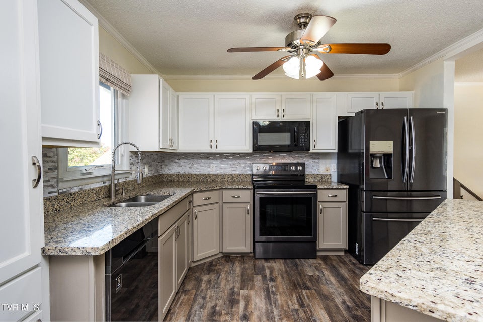 Photo #10: 145 Village Lane