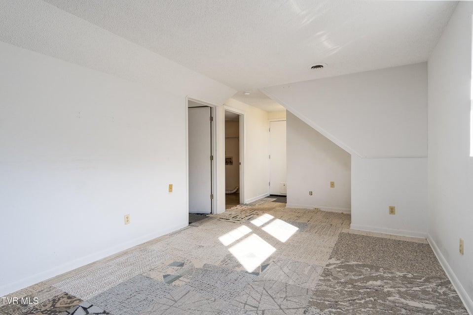 Photo #28: 145 Village Lane