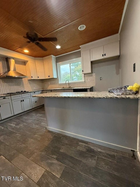 Photo #2: 539 Madison Street