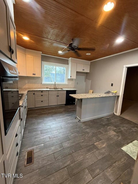 Photo #3: 539 Madison Street