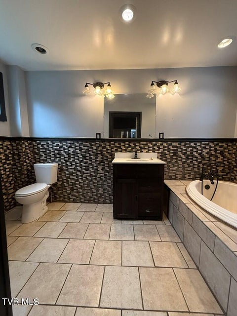 Photo #8: 539 Madison Street