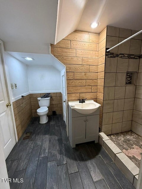 Photo #17: 539 Madison Street