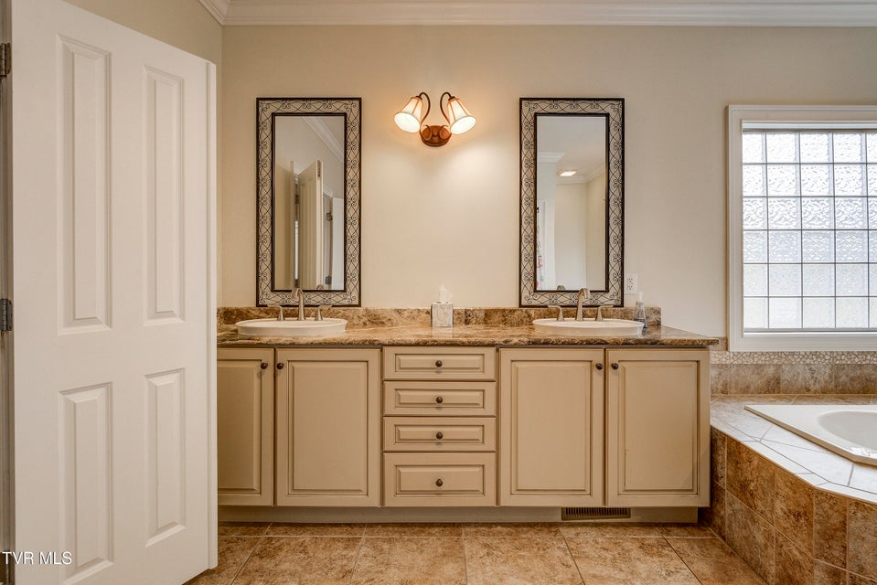 Photo #34: 9 Carriage Court