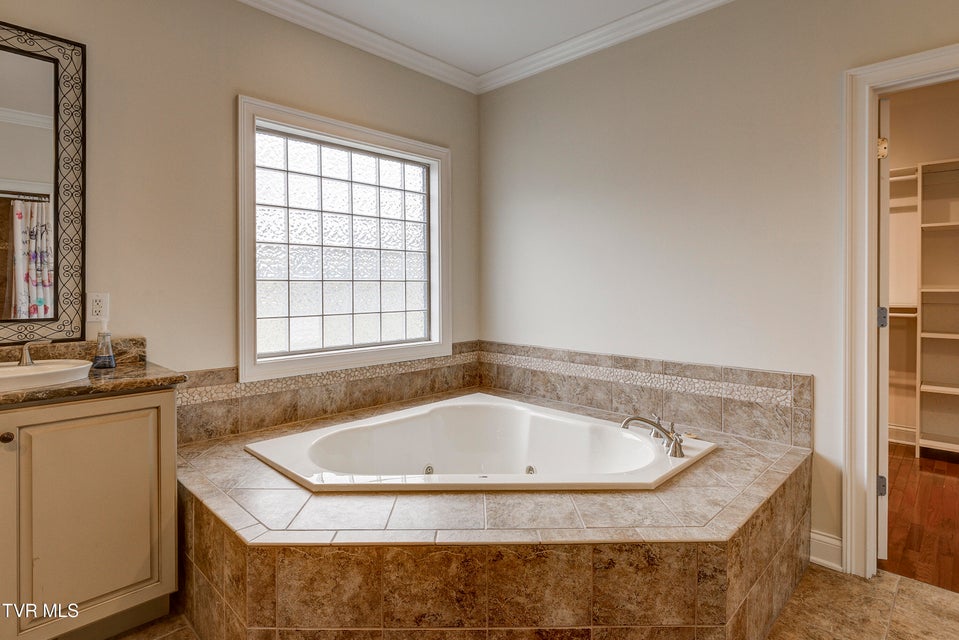 Photo #36: 9 Carriage Court