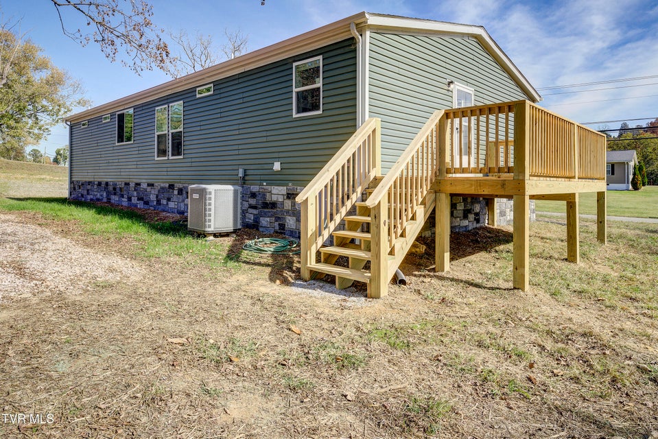 Photo #4: 560 Main Street