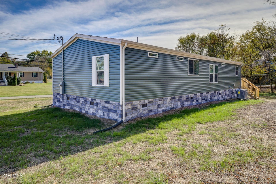 Photo #8: 560 Main Street