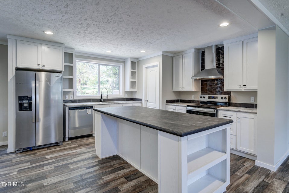 Photo #12: 560 Main Street