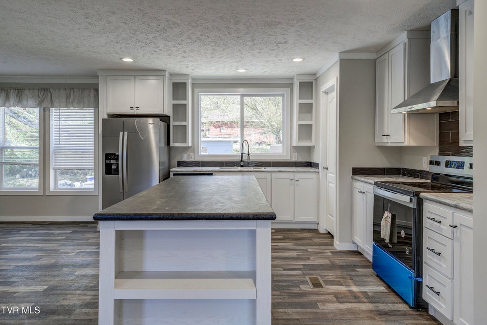 Photo #14: 560 Main Street