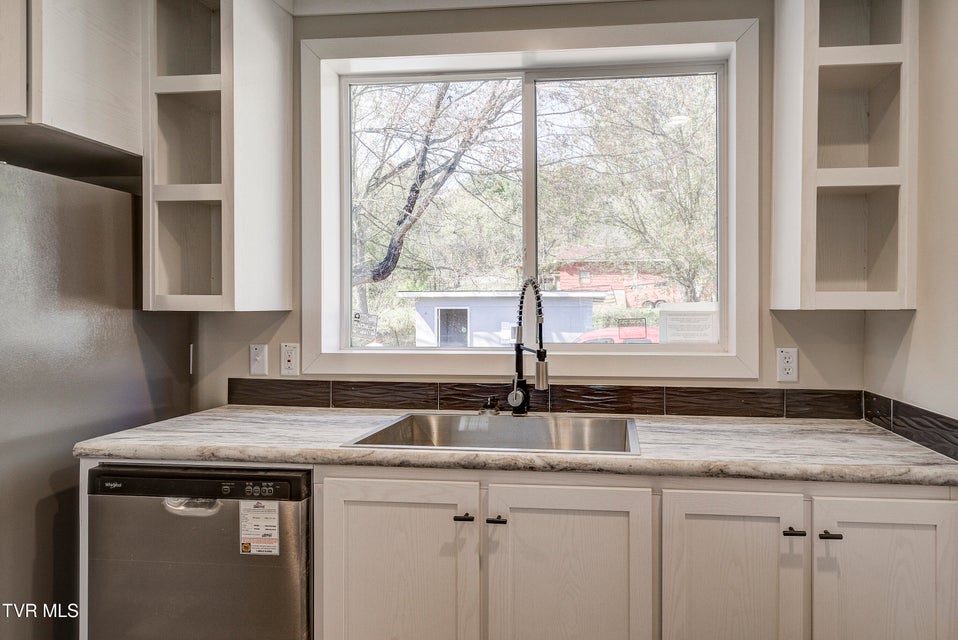 Photo #15: 560 Main Street