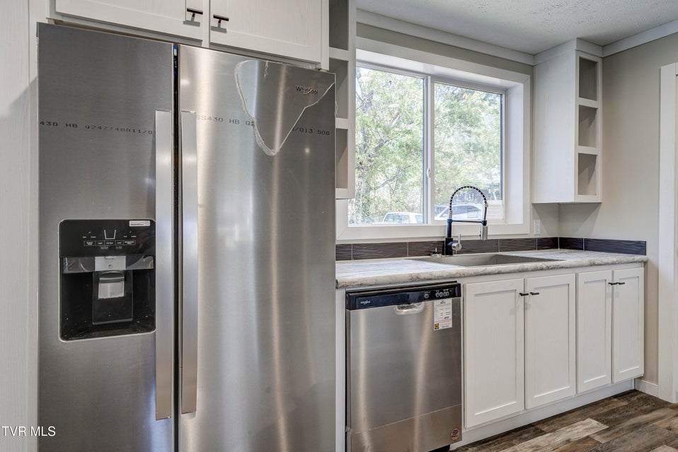 Photo #18: 560 Main Street