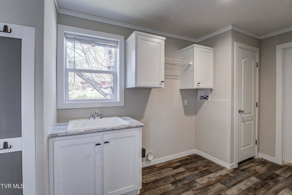 Photo #37: 560 Main Street