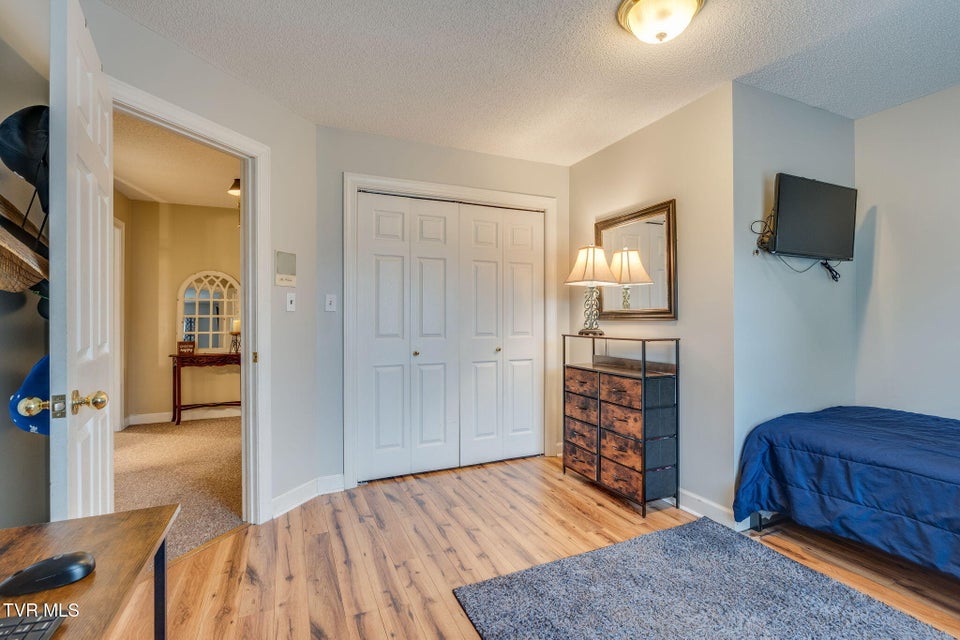 Photo #33: 511 Old Stage Road