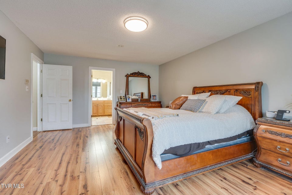 Photo #23: 511 Old Stage Road