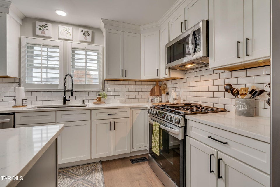 Photo #16: 511 Old Stage Road