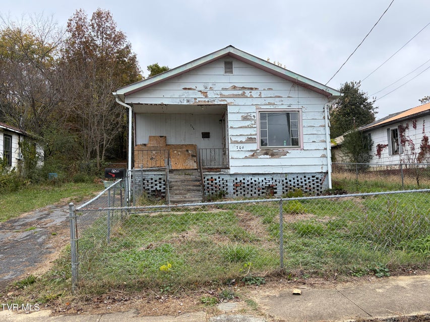 Photo #2: 706 Irish Street