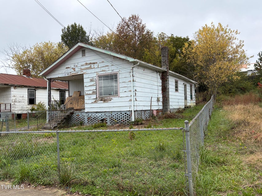 Photo #3: 706 Irish Street