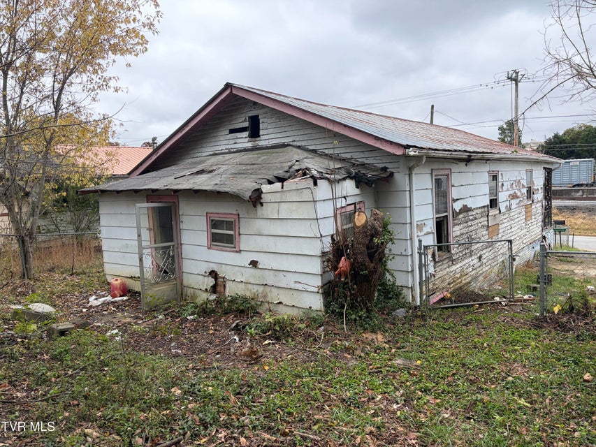 Photo #8: 706 Irish Street