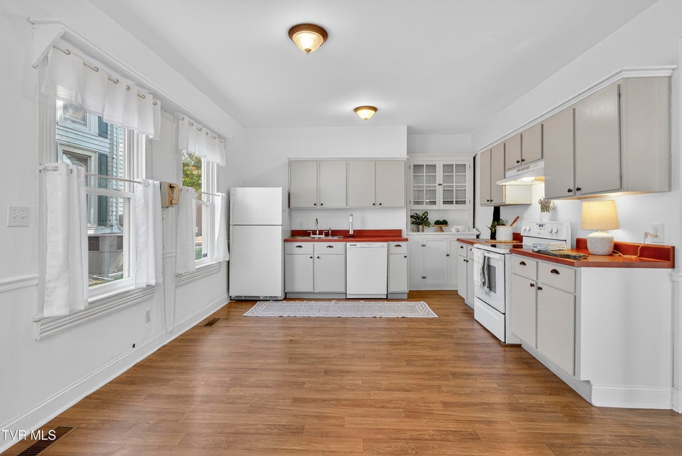 Photo #17: 504 Russell Street Street