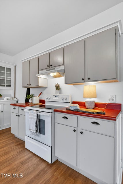 Photo #18: 504 Russell Street Street