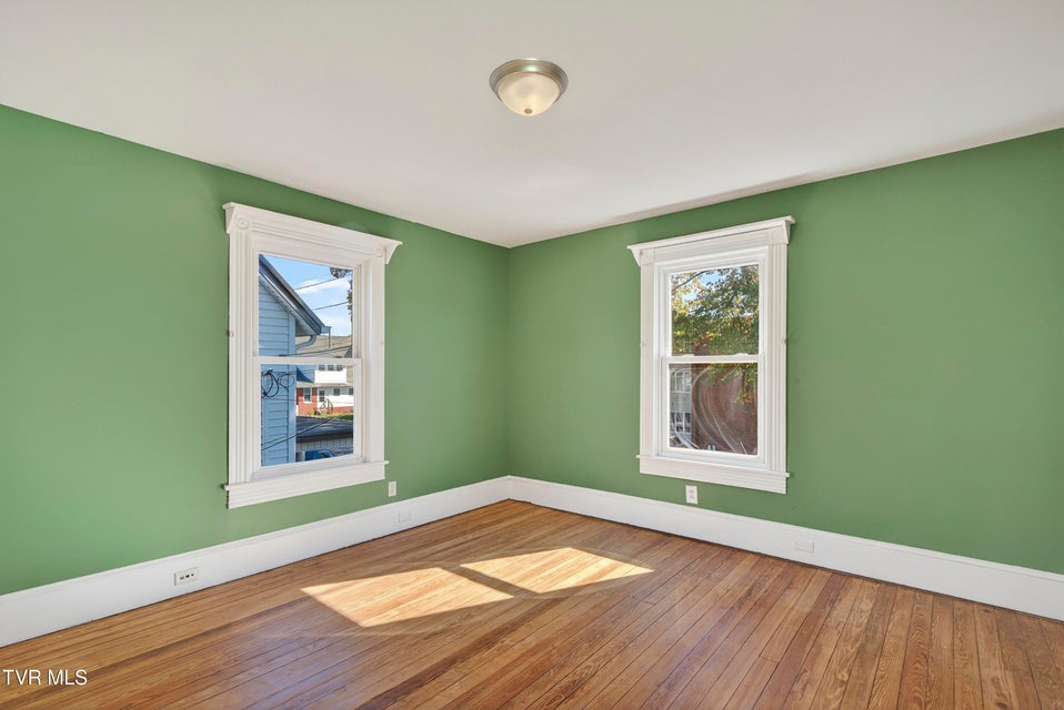 Photo #28: 504 Russell Street Street